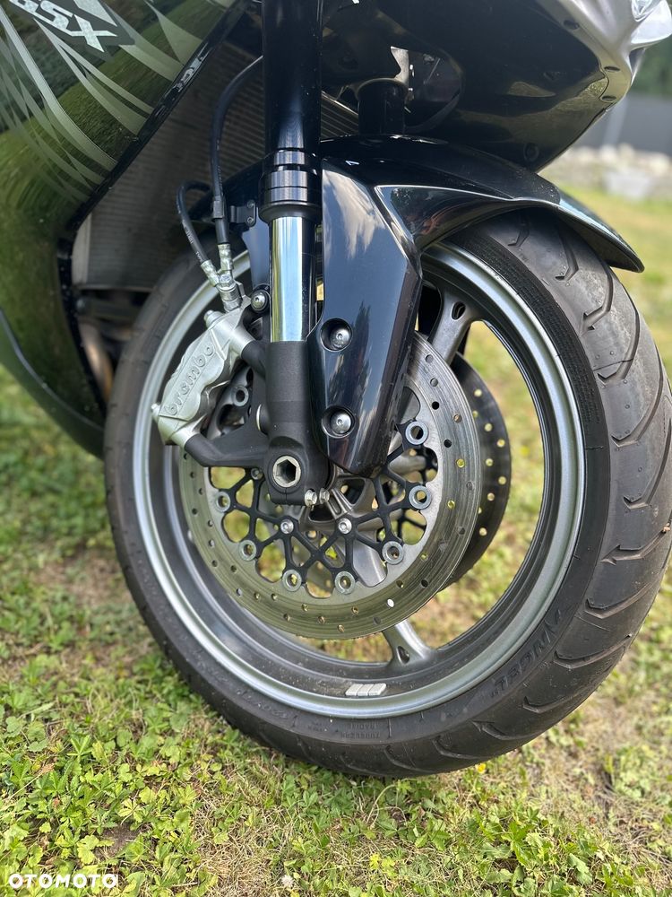Suzuki GSR - 18