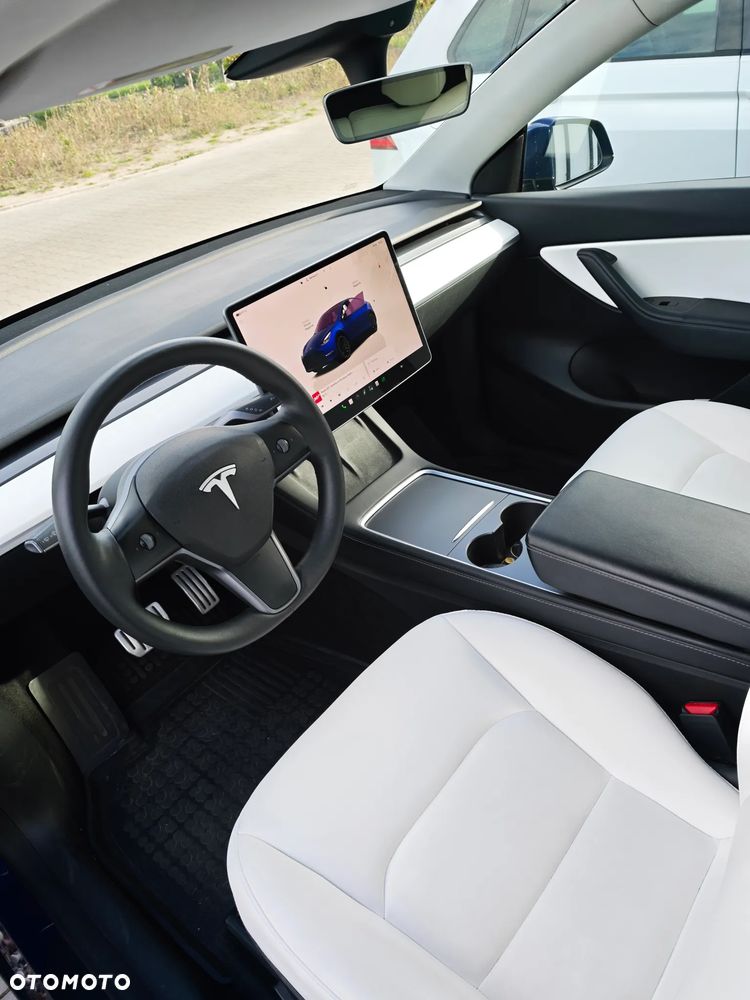 Tesla Model Y Performance AWD - 14