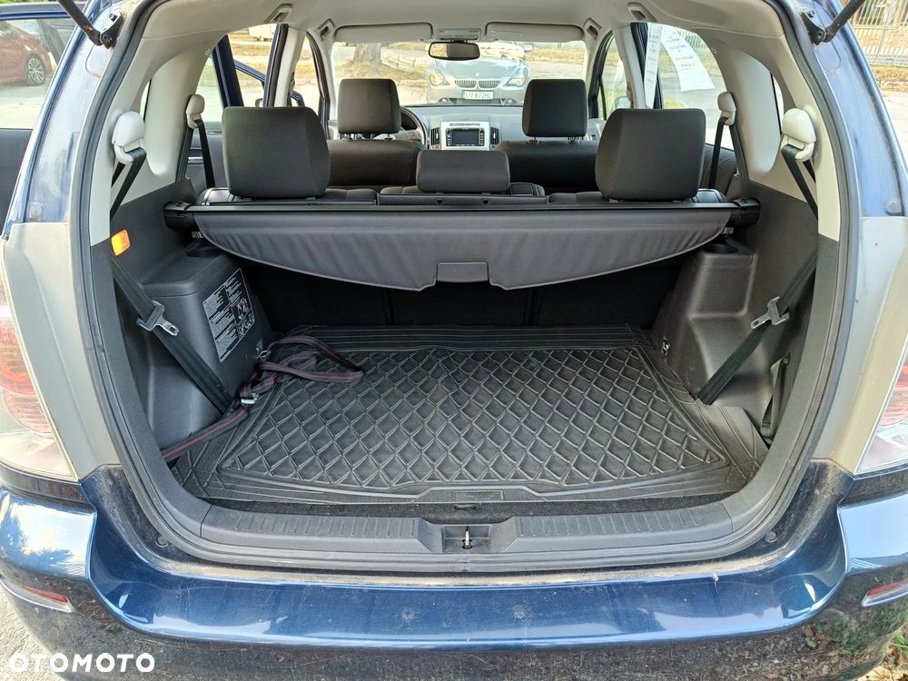 Toyota Corolla Verso - 7