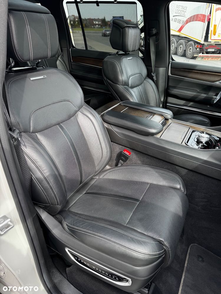 Jeep Grand Wagoneer - 11