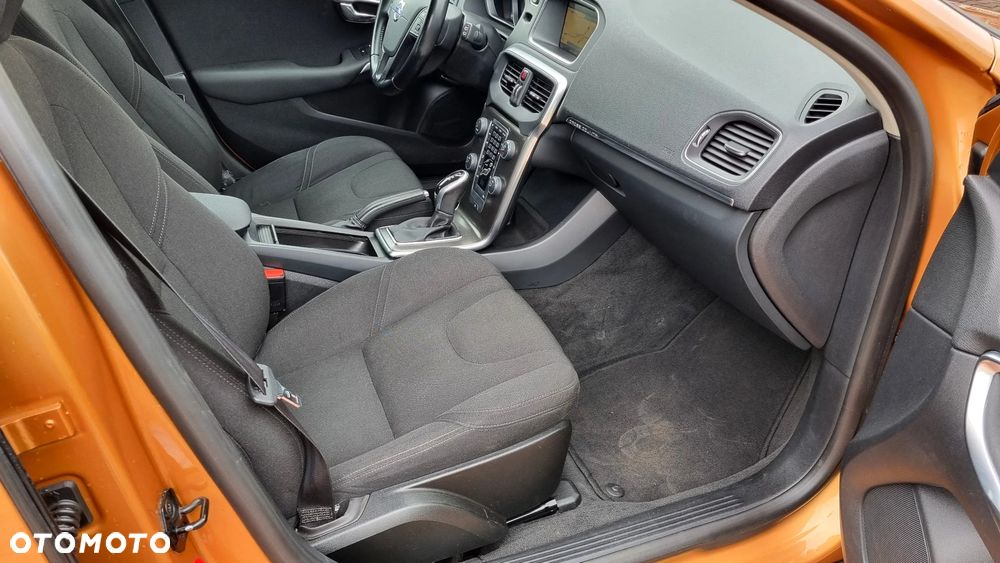 Volvo V40 Cross Country D3 Momentum - 12