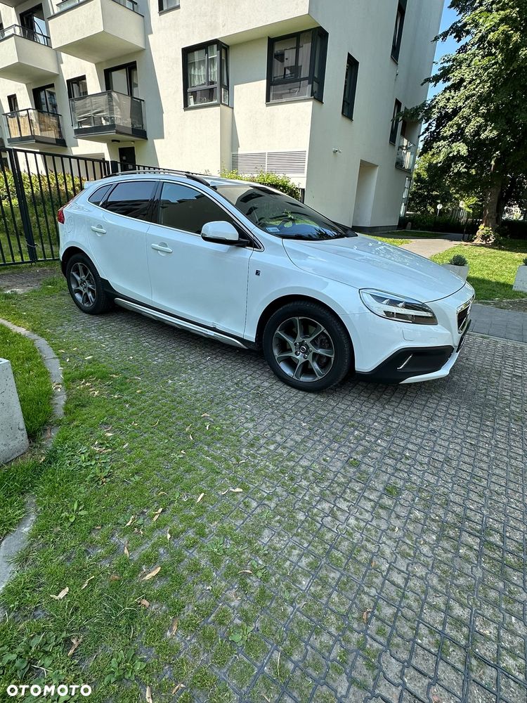 Volvo V40 Cross Country T3 Drive-E Ocean Race - 3