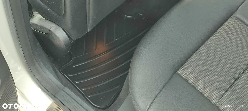 Mercedes-Benz Klasa E 220 CDI DPF BlueEFFICIENCY Automatik Avantgarde - 27