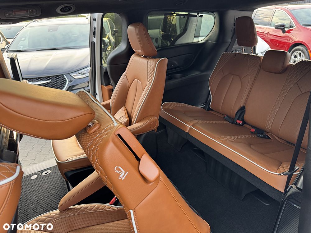 Chrysler Pacifica - 24