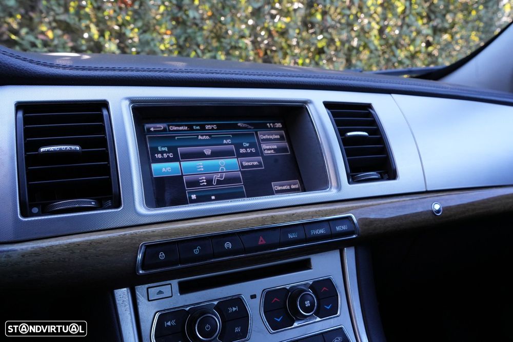 Jaguar XF 2.2 D Luxury - 16