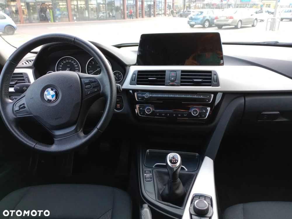 BMW Seria 3 318i - 31
