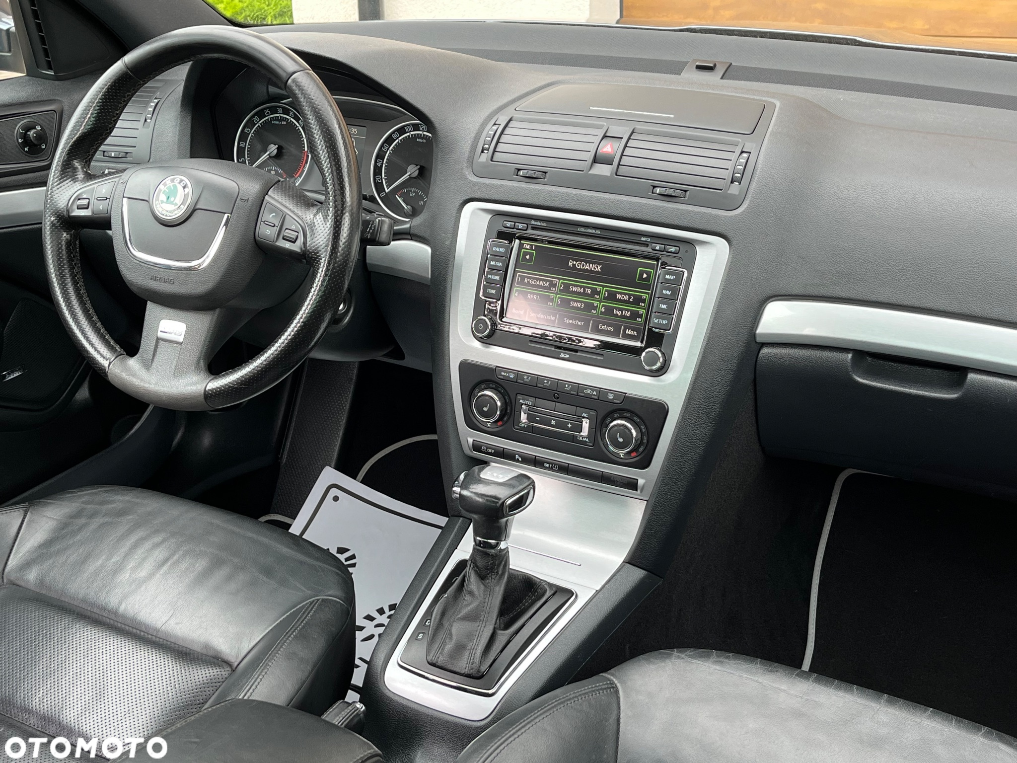 Skoda Octavia Combi 2.0 TDI CR DPF DSG RS - 23
