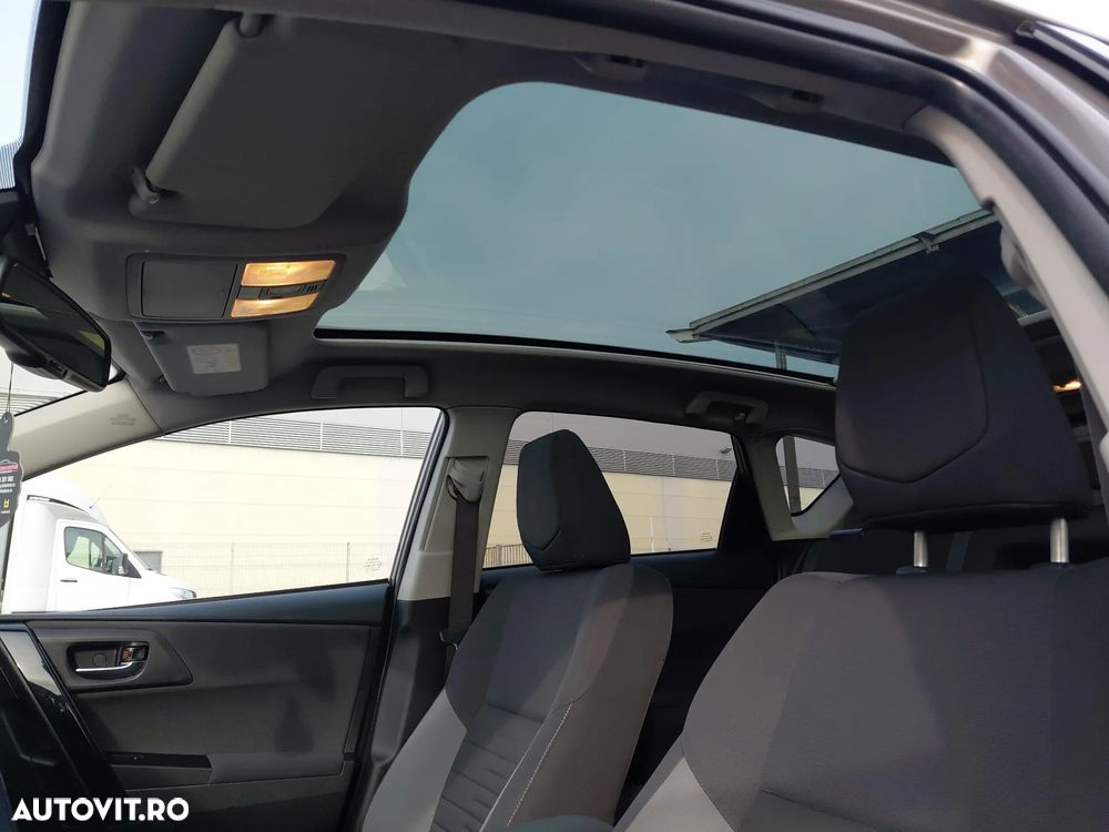 Toyota Auris 1.8 VVT-i Automatik Design Edition - 24