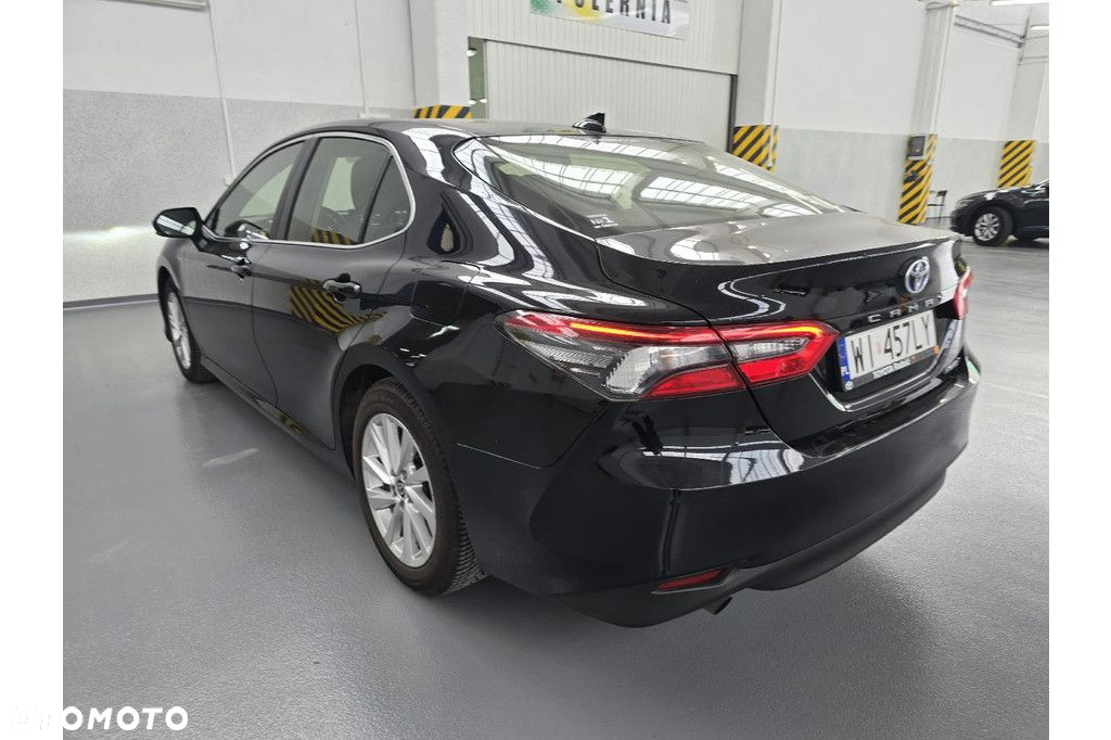 Toyota Camry - 4
