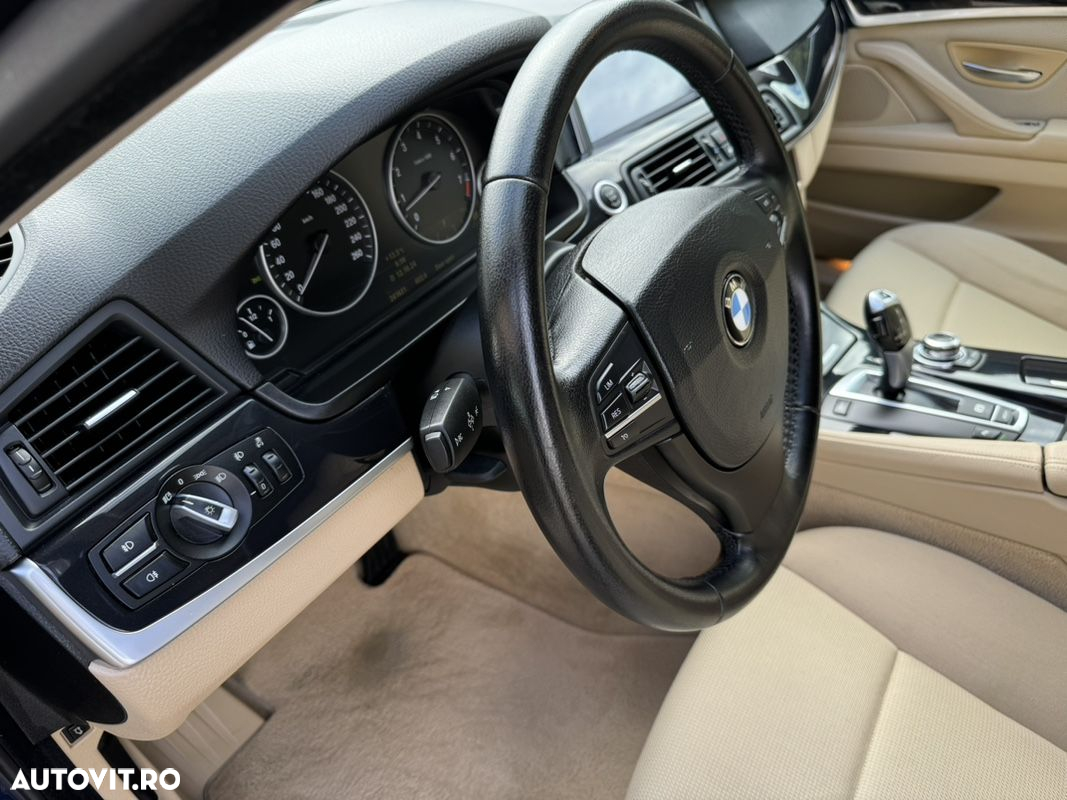 BMW Seria 5 523i Sport-Aut. - 28