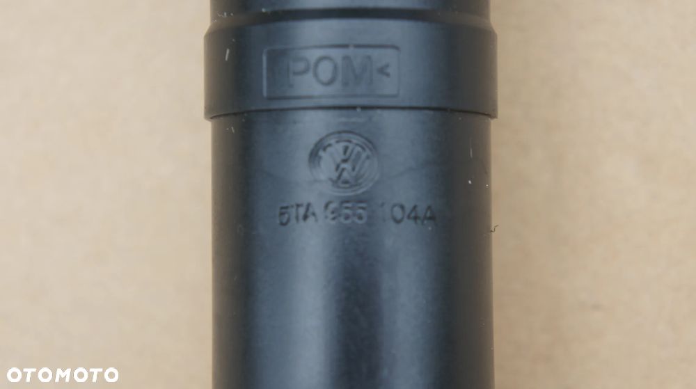 PRAWY SPRYSKIWACZ ZAŚLEPKA LAMPY VW TOURAN III 5TA - 2