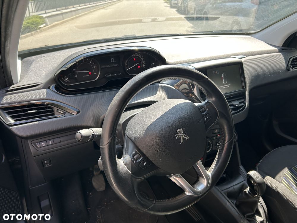 Peugeot 208 - 13