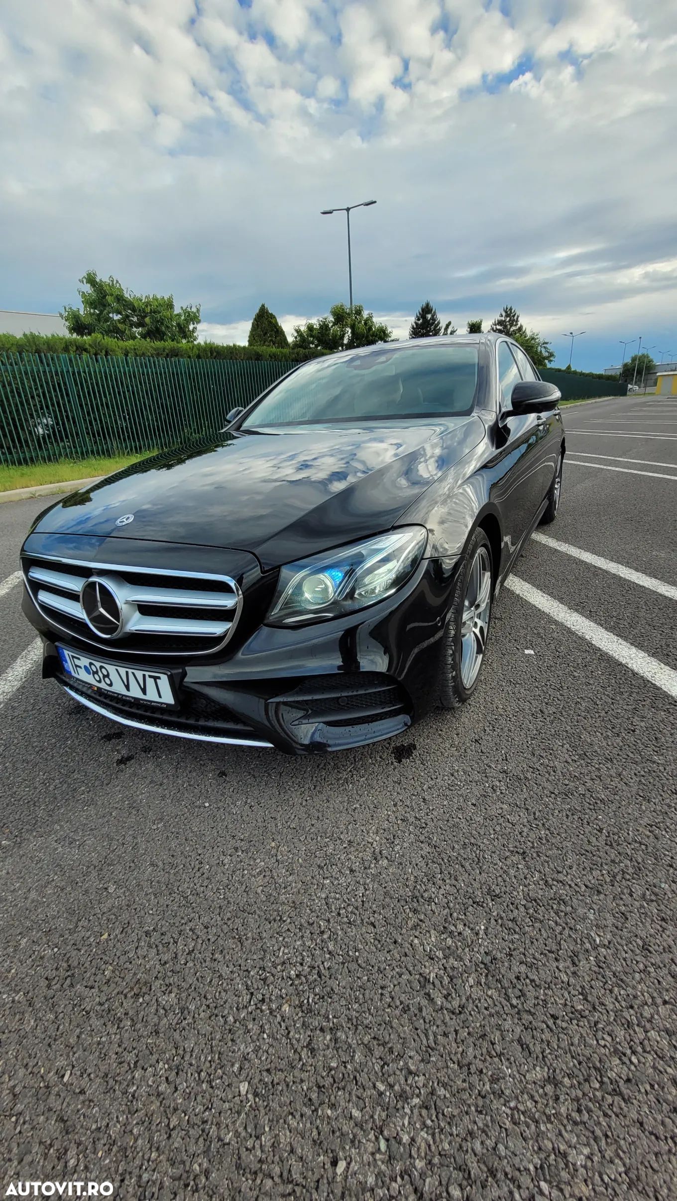 Mercedes-Benz E 200 4Matic 9G-TRONIC AMG Line - 1