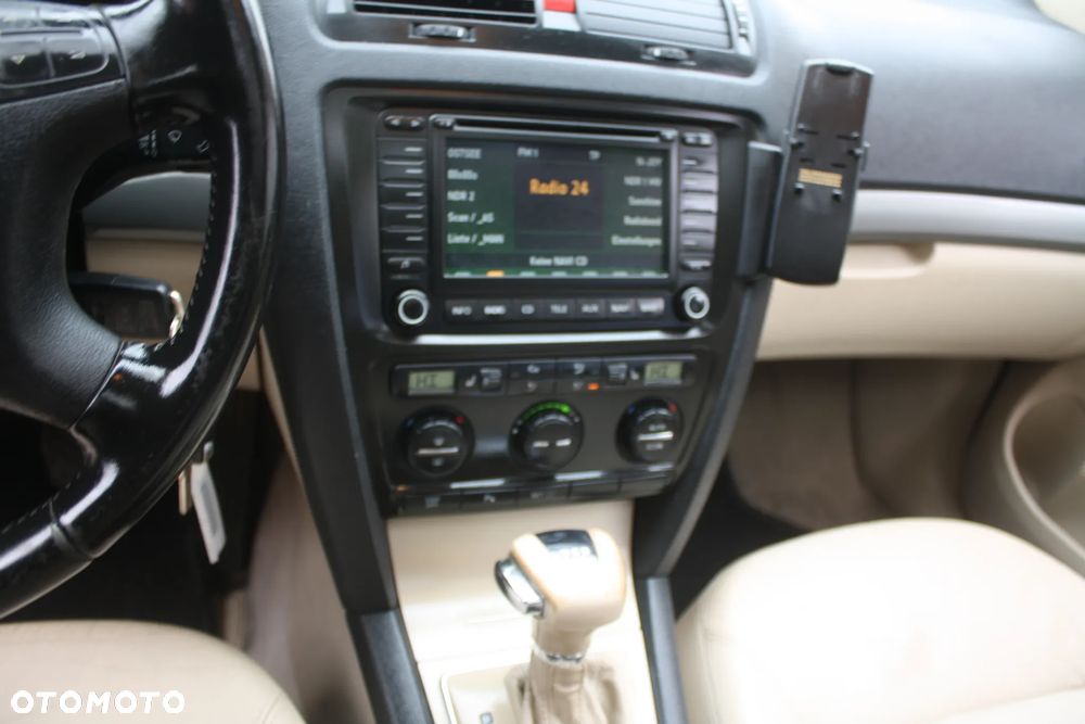Skoda Octavia Combi 2.0 TDI DSG Laurin & Klement - 21