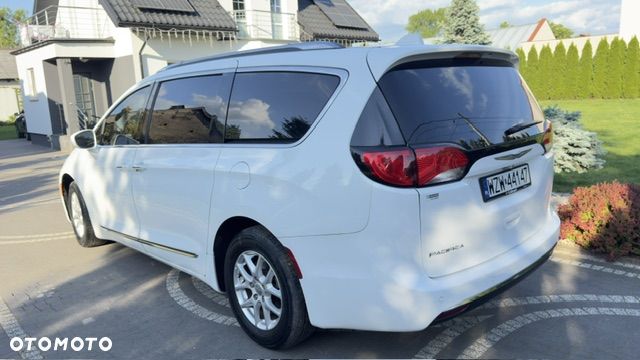 Chrysler Pacifica - 12