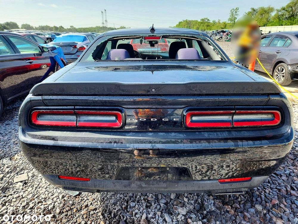 Dodge Challenger - 6