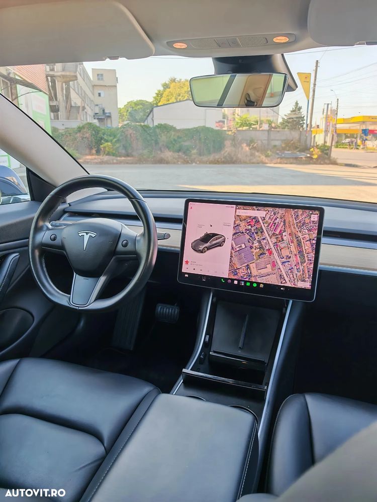 Tesla Model 3 - 8