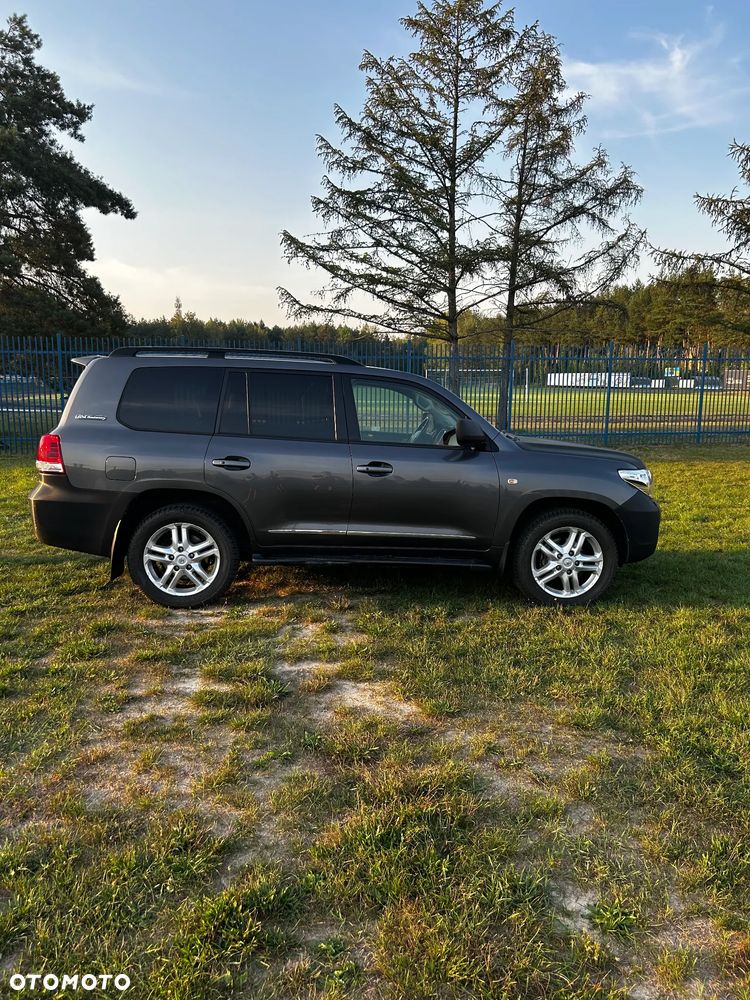 Toyota Land Cruiser - 5
