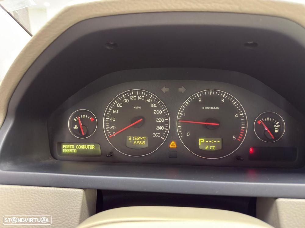 Volvo XC 90 2.4 D5 7L Nivel 3 Auto. - 10