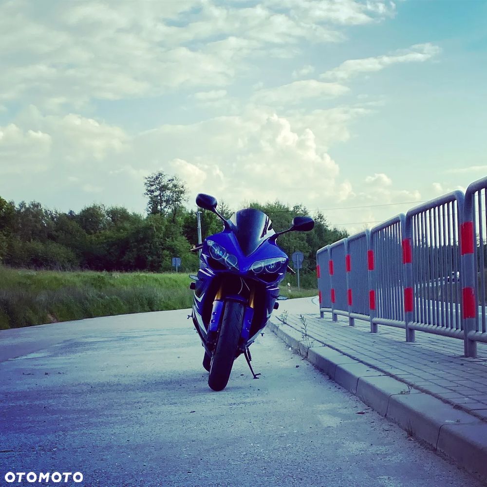 Yamaha R1 - 2