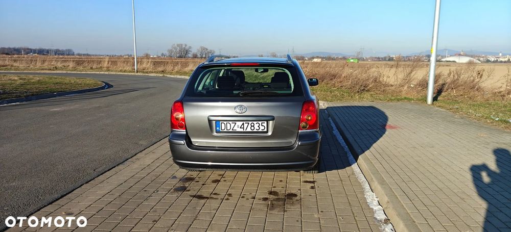 Toyota Avensis 2.0 D-4D Combi - 12