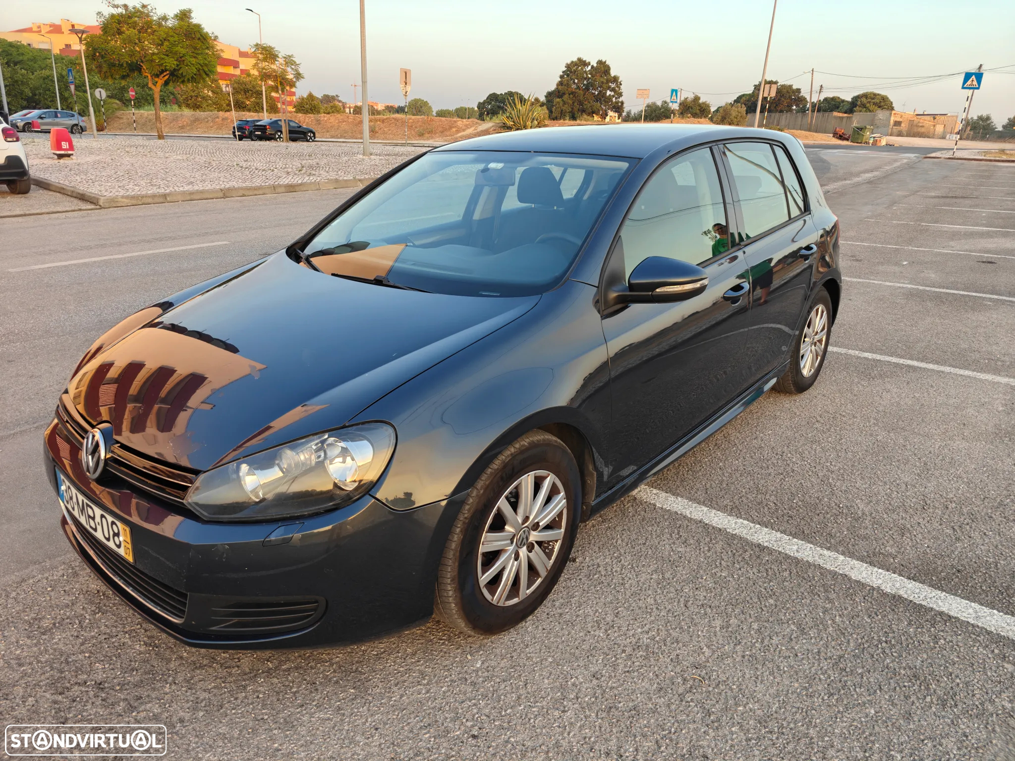 VW Golf 1.6 TDi Trendline BlueMotion - 2