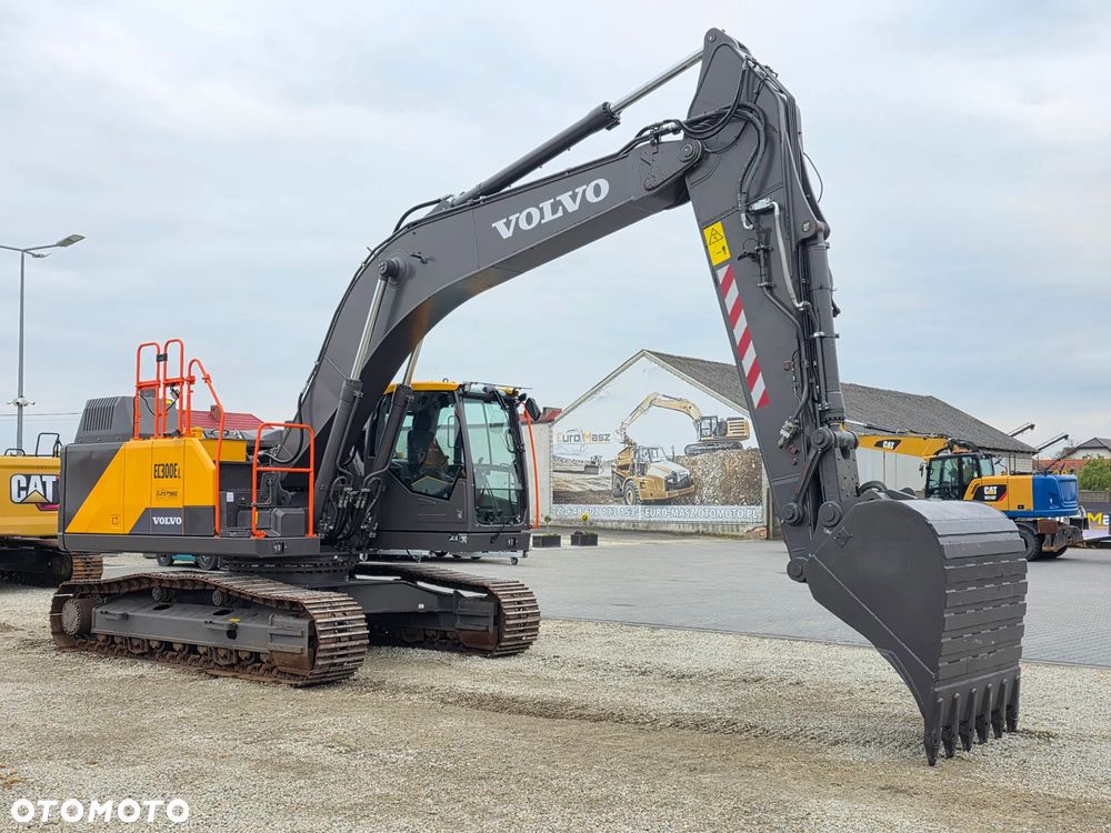 Volvo EC 300 EL, 2022 ROK, 3600 MTH, PODNOSZONA KABINA - 9