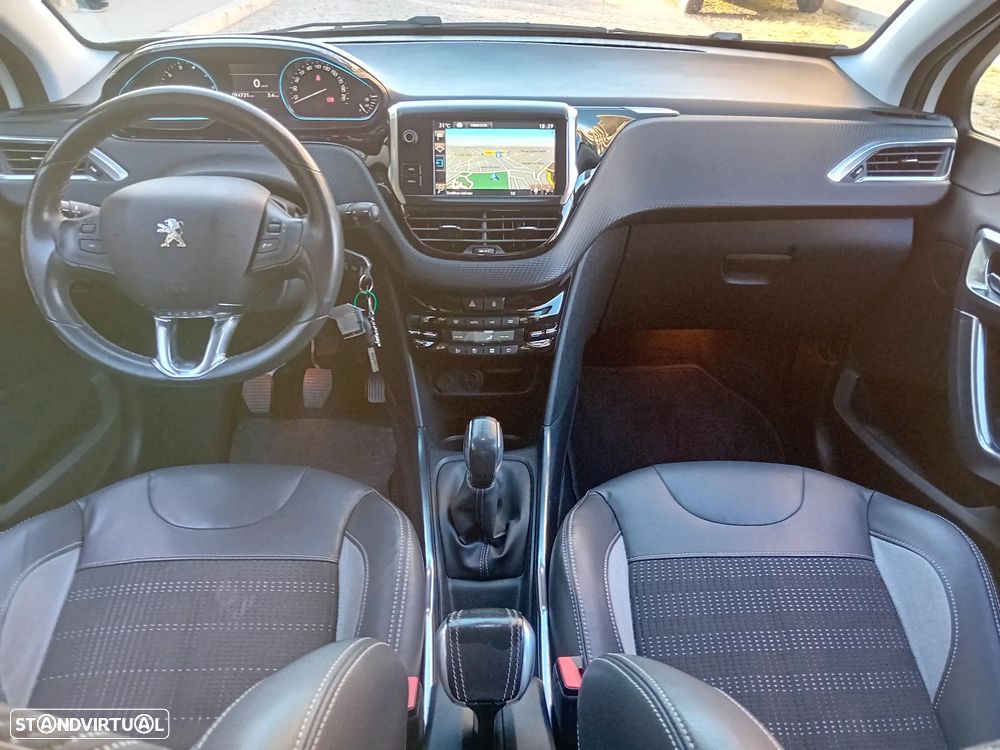 Peugeot 2008 1.2 PureTech Allure - 17