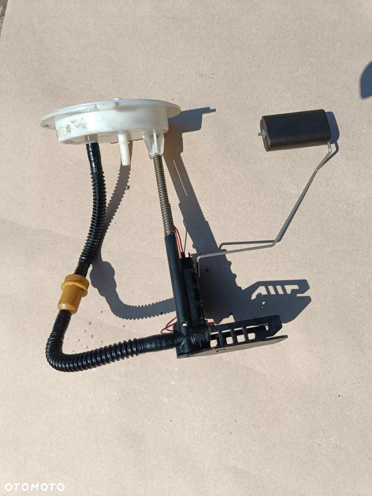 BMW E60 E61 2.0D N47 PŁYWAK CZUJNIK POZIOMU PALIWA 7184479 - 1