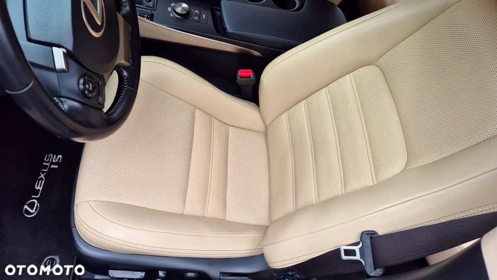 Lexus IS 200t Comfort - 11
