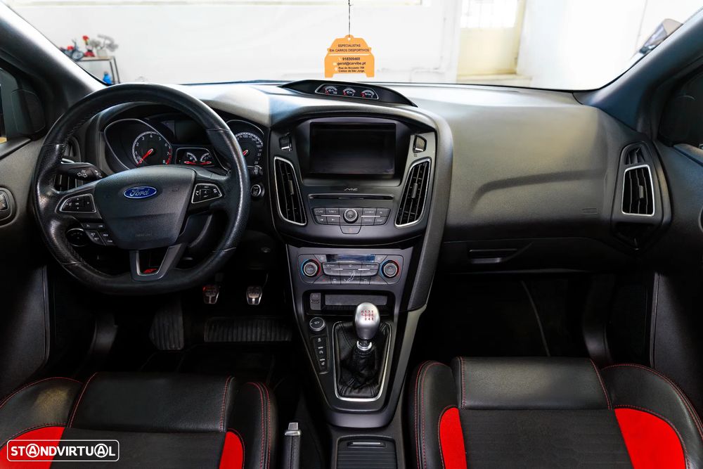 Ford Focus 2.0 EcoBoost ST c/ Pack Pele Desportiva - 32