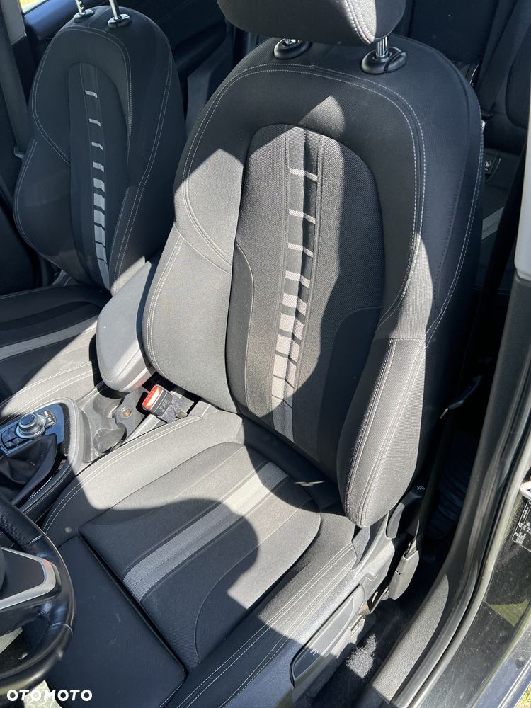 BMW Seria 2 218d - 9