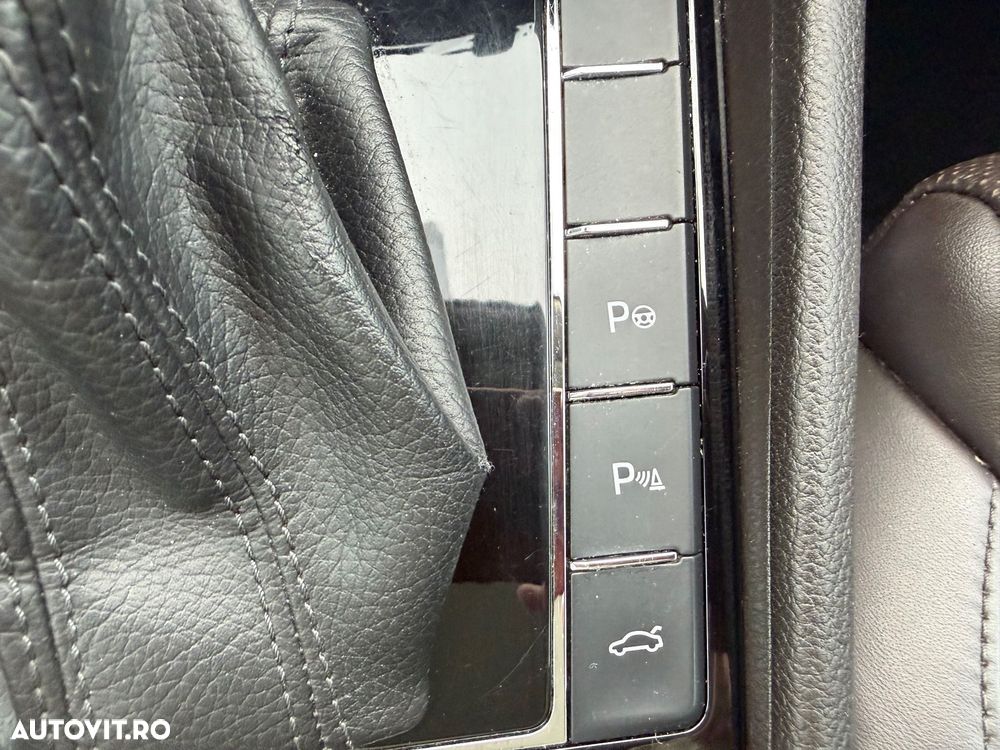 Skoda Superb 2.0 TDI DSG 4X4 Laurin & Klement - 32