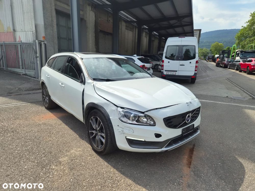 Volvo V60 Cross Country T5 AWD Summum - 1