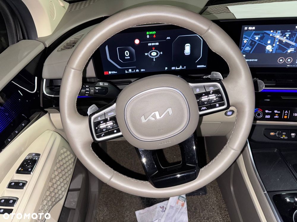 Kia Carnival - 11