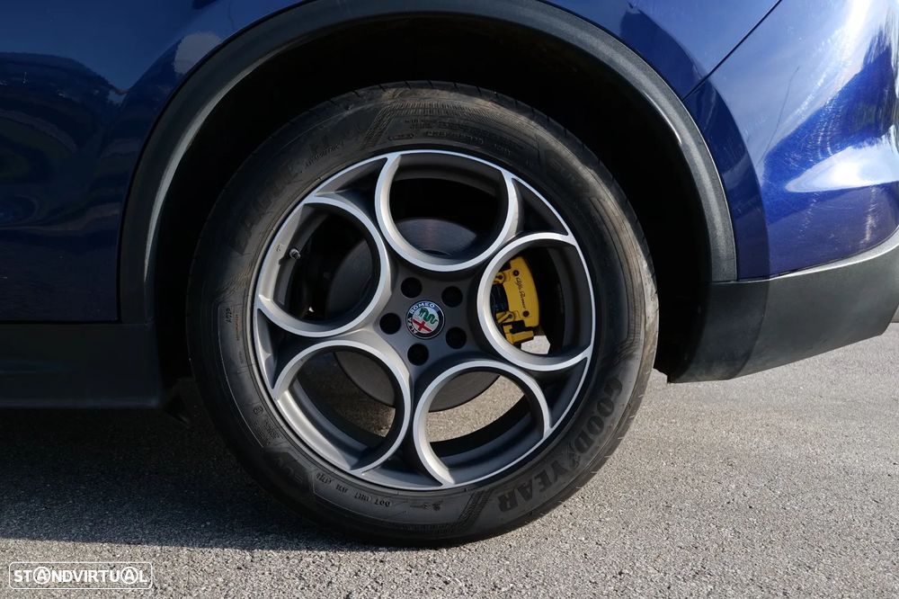 Alfa Romeo Stelvio 2.0 T Veloce Q4 AT8 - 26