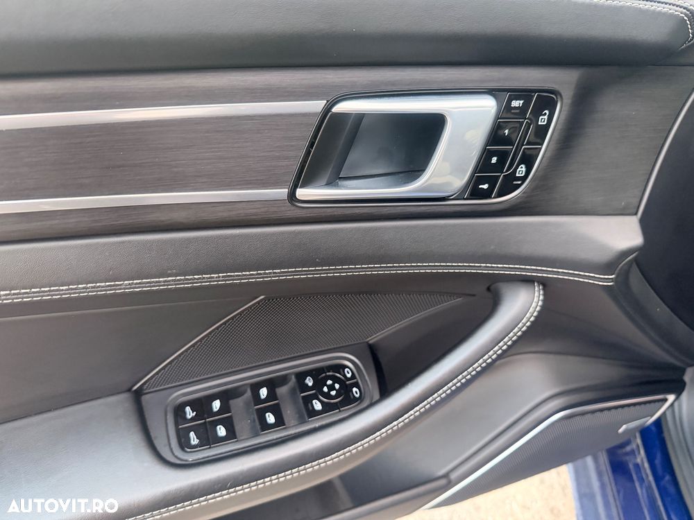 Porsche Panamera - 31