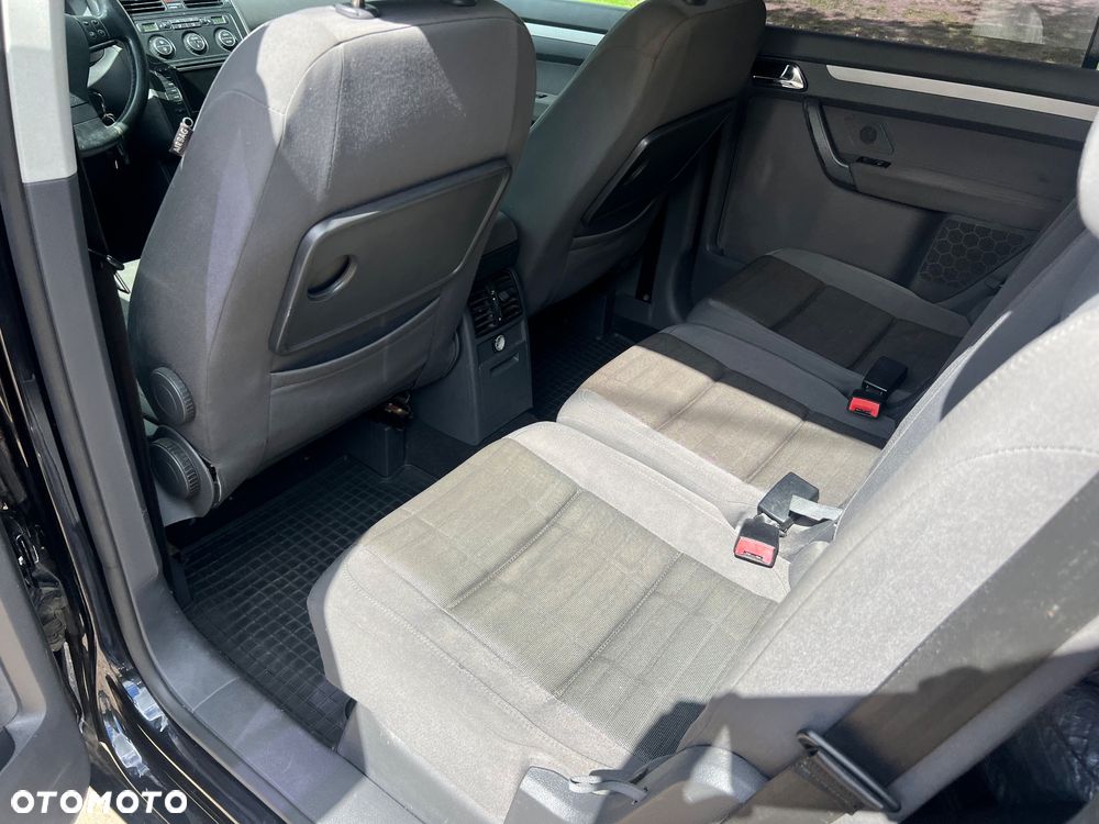 Volkswagen Touran - 10