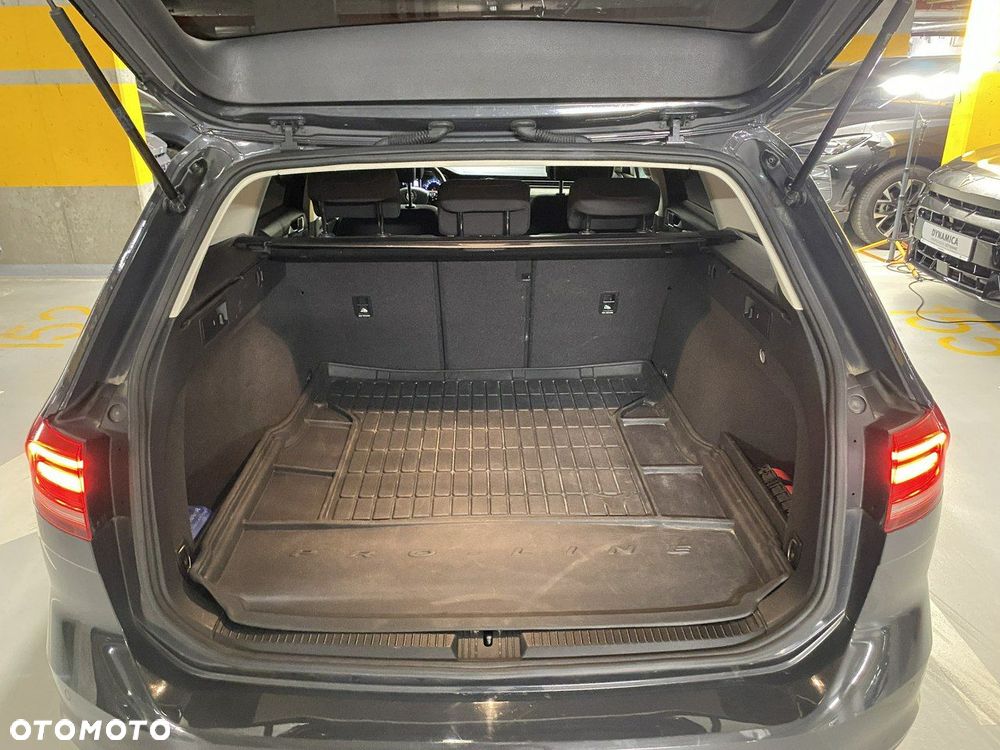 Volkswagen Passat - 15