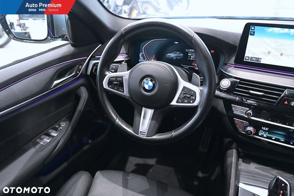 BMW Seria 5 530d xDrive mHEV - 13