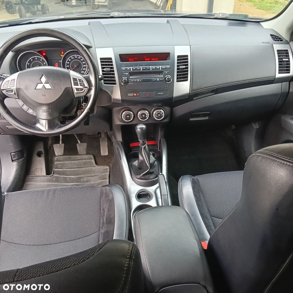 Mitsubishi Outlander - 8