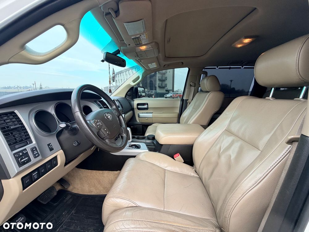 Toyota Sequoia - 23