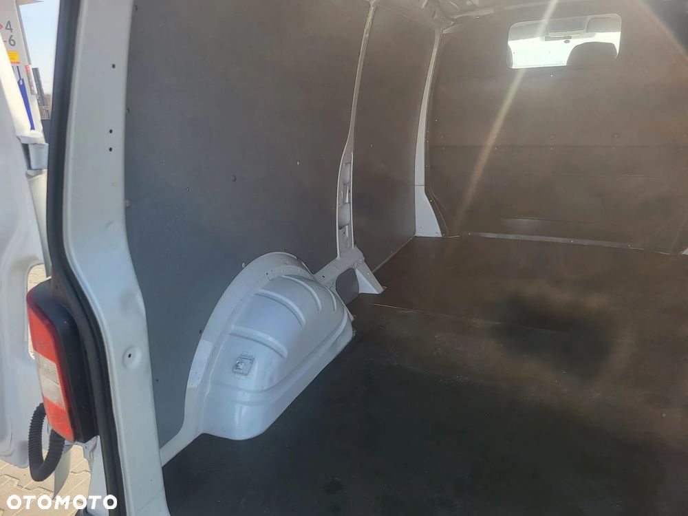 Volkswagen Transporter - 32