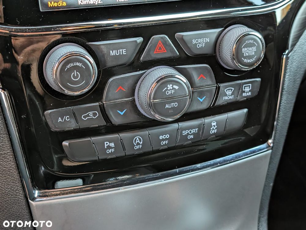 Jeep Grand Cherokee - 17