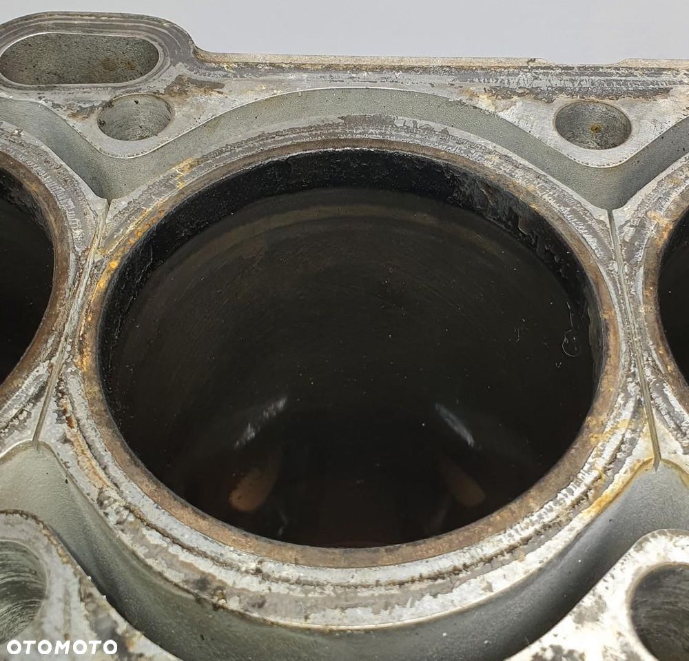 BLOK SILNIKA VOLVO XC90 XC70 V70 S80 XC60 2.4 D5 30677367 - 10