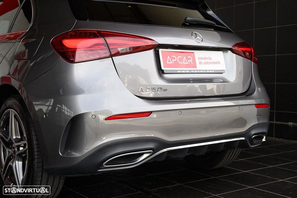 Mercedes-Benz A 250 e AMG Line - 14