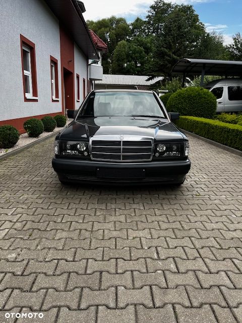 Mercedes-Benz W201 (190) - 1