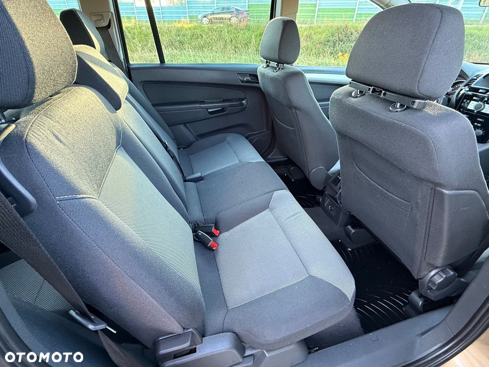 Opel Zafira - 24