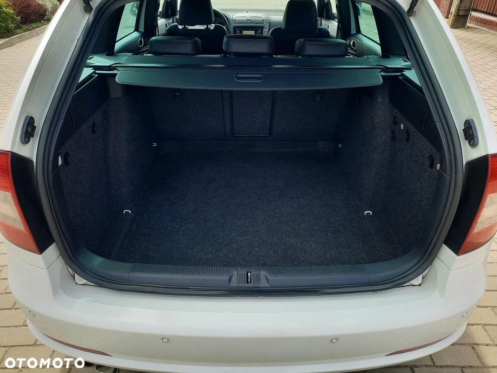 Skoda Octavia 2.0 TDI CR DPF RS - 24