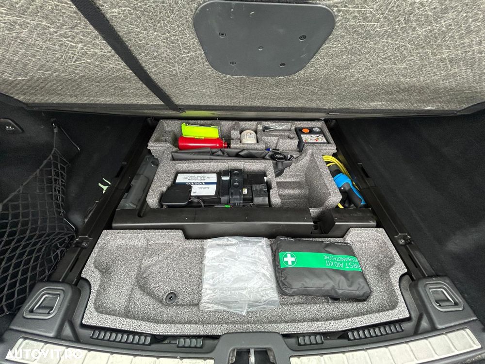 Volvo XC 60 T8 Twin Engine AWD Momentum - 32